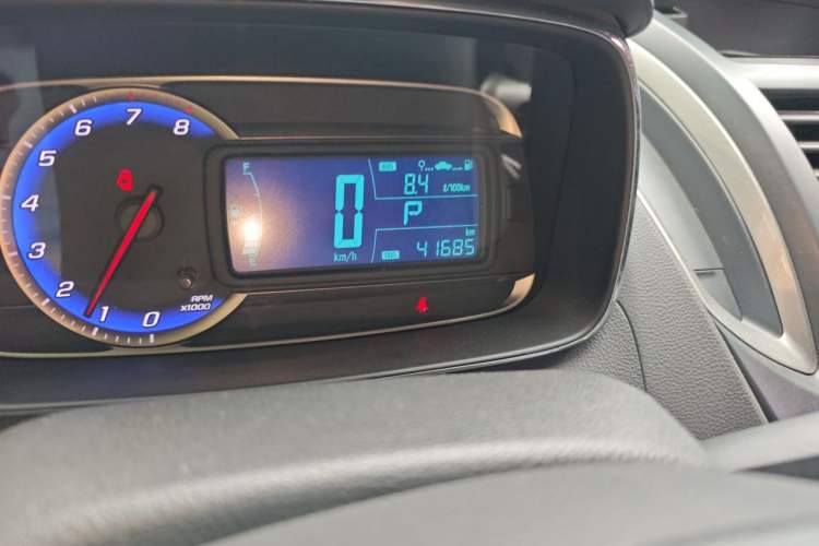 Used Chevrolet Trax 2016 1.4T Automatic Two-Wheel Drive Comfort Version with Sunroof Odometer Close Up
