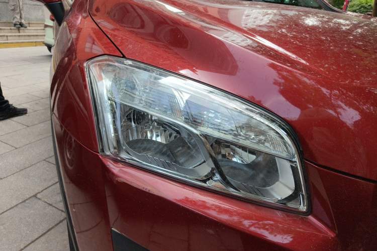 Used Chevrolet Trax 2016 1.4T Automatic Two-Wheel Drive Comfort Version with Sunroof Right Front Headlight