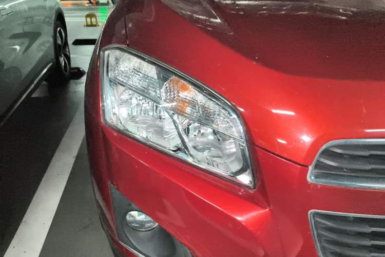 Used Chevrolet Trax 2016 1.4T Automatic Two-Wheel Drive Comfort Version with Sunroof Right Front Headlight