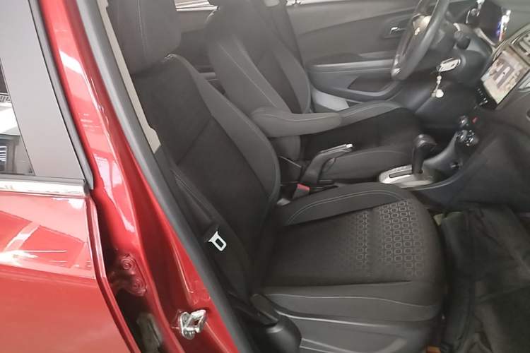 Used Chevrolet Trax 2016 1.4T Automatic Two-Wheel Drive Comfort Version with Sunroof Right Front Seat