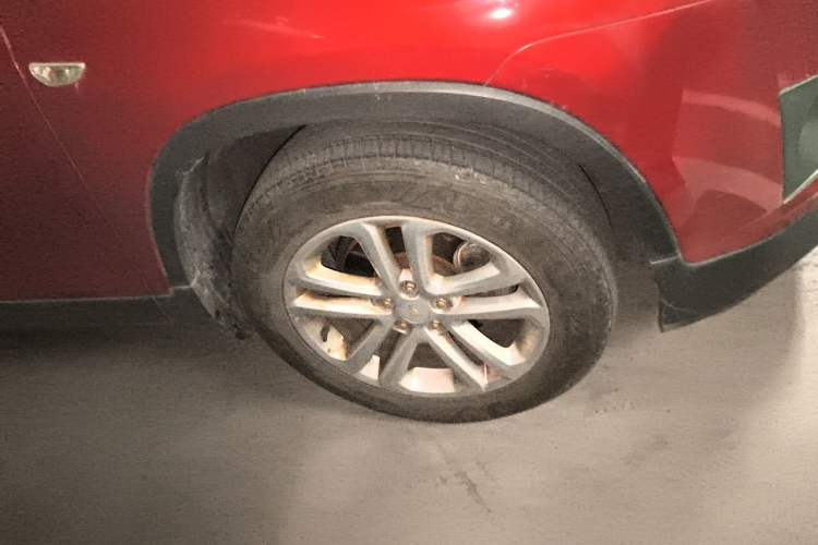 Used Chevrolet Trax 2016 1.4T Automatic Two-Wheel Drive Comfort Version with Sunroof Right Front Wheel Hub