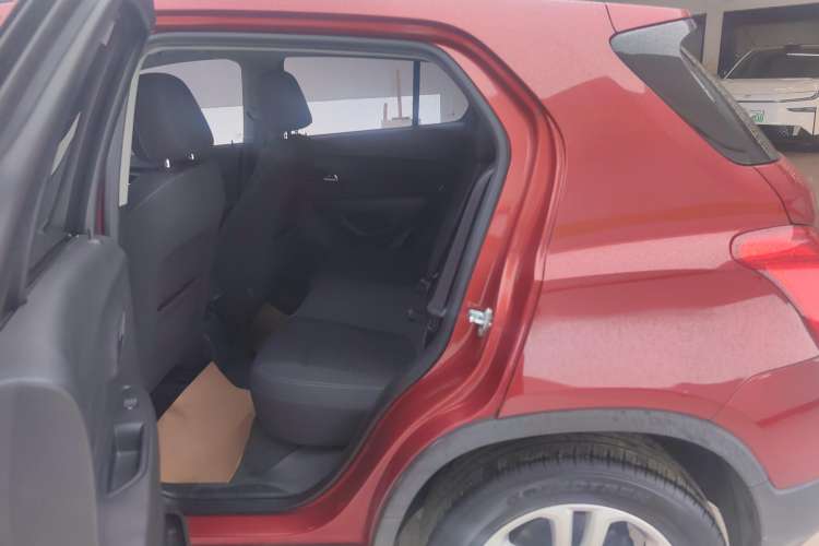 Used Chevrolet Trax 2016 1.4T Automatic Two-Wheel Drive Comfort Version with Sunroof Right Rear Seat