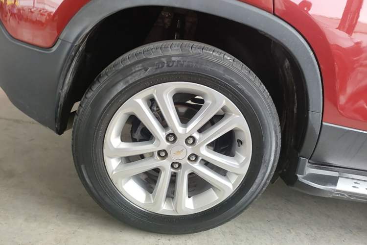 Used Chevrolet Trax 2016 1.4T Automatic Two-Wheel Drive Comfort Version with Sunroof Right Rear Wheel Hub