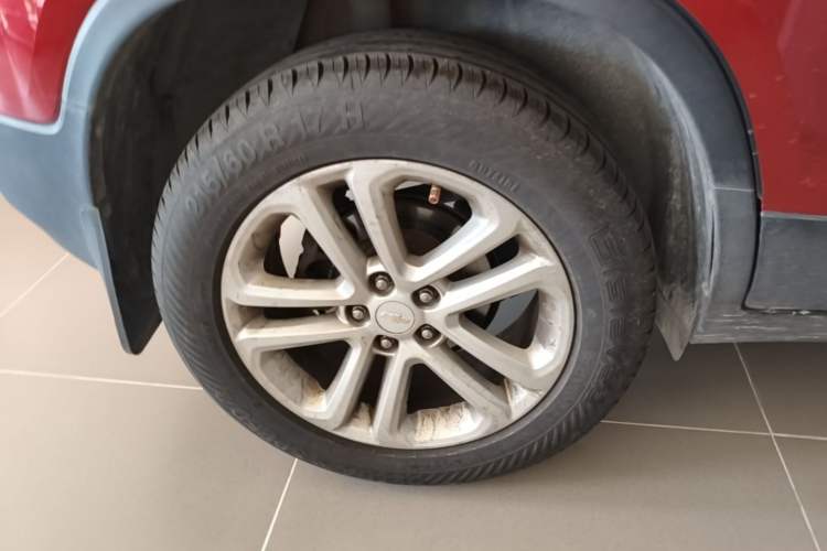 Used Chevrolet Trax 2016 1.4T Automatic Two-Wheel Drive Comfort Version with Sunroof Right Rear Wheel Hub