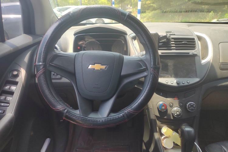 Used Chevrolet Trax 2016 1.4T Automatic Two-Wheel Drive Comfort Version with Sunroof Steering Wheel