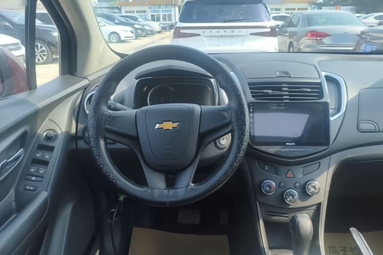 Used Chevrolet Trax 2016 1.4T Automatic Two-Wheel Drive Comfort Version with Sunroof Steering Wheel