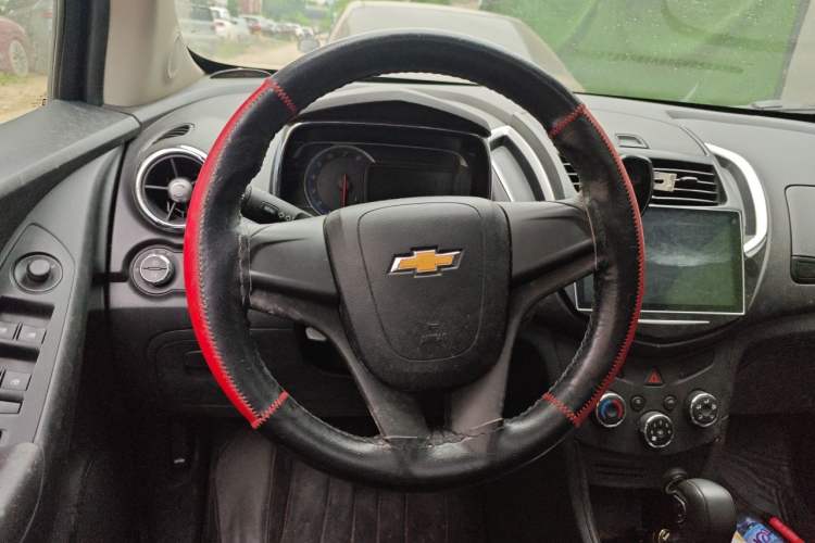Used Chevrolet Trax 2016 1.4T Automatic Two-Wheel Drive Comfort Version with Sunroof Steering Wheel