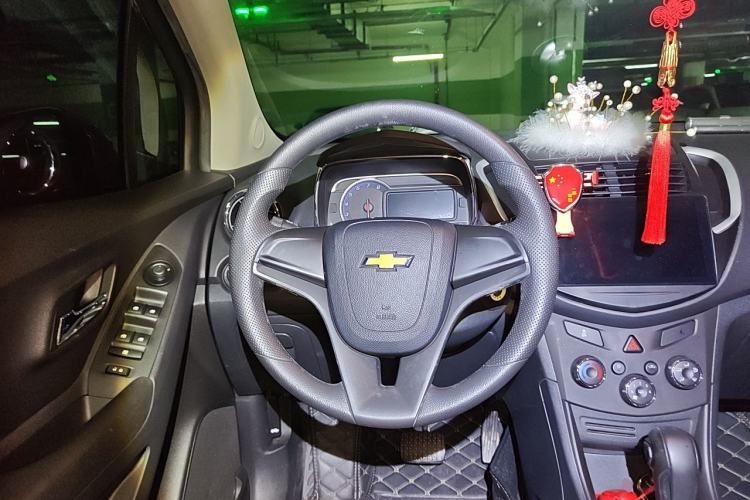 Used Chevrolet Trax 2016 1.4T Automatic Two-Wheel Drive Comfort Version with Sunroof Steering Wheel