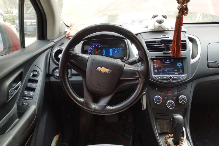 Used Chevrolet Trax 2016 1.4T Automatic Two-Wheel Drive Comfort Version with Sunroof Steering Wheel