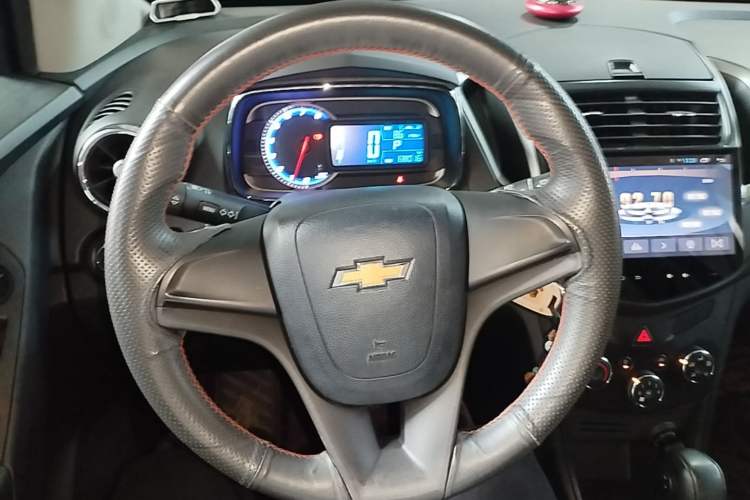 Used Chevrolet Trax 2016 1.4T Automatic Two-Wheel Drive Comfort Version with Sunroof Steering Wheel