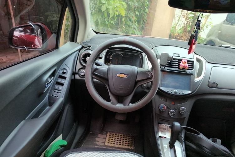 Used Chevrolet Trax 2016 1.4T Automatic Two-Wheel Drive Comfort Version with Sunroof Steering Wheel