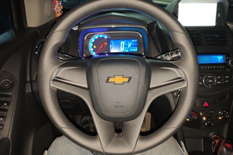 Used Chevrolet Trax 2016 1.4T Automatic Two-Wheel Drive Comfort Version with Sunroof Steering Wheel