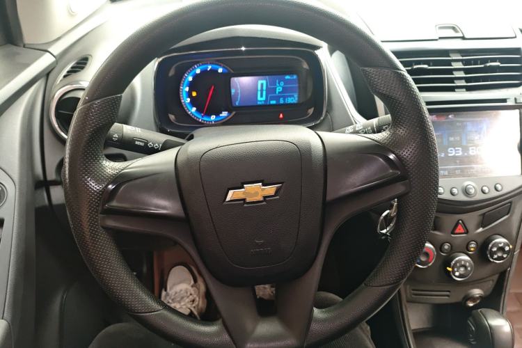 Used Chevrolet Trax 2016 1.4T Automatic Two-Wheel Drive Comfort Version with Sunroof Steering Wheel