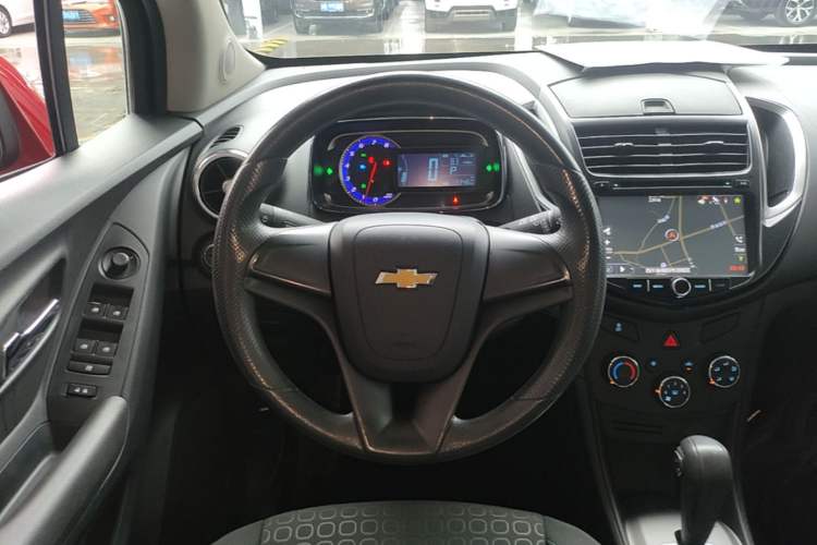 Used Chevrolet Trax 2016 1.4T Automatic Two-Wheel Drive Comfort Version with Sunroof Steering Wheel