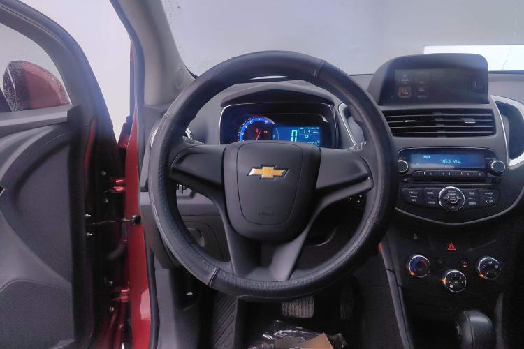 Used Chevrolet Trax 2016 1.4T Automatic Two-Wheel Drive Comfort Version with Sunroof Steering Wheel