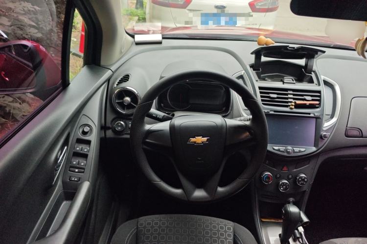 Used Chevrolet Trax 2016 1.4T Automatic Two-Wheel Drive Comfort Version with Sunroof Steering Wheel