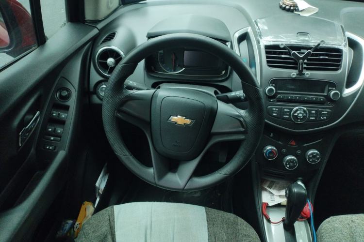 Used Chevrolet Trax 2016 1.4T Automatic Two-Wheel Drive Comfort Version with Sunroof Steering Wheel