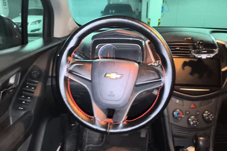 Used Chevrolet Trax 2016 1.4T Automatic Two-Wheel Drive Comfort Version with Sunroof Steering Wheel