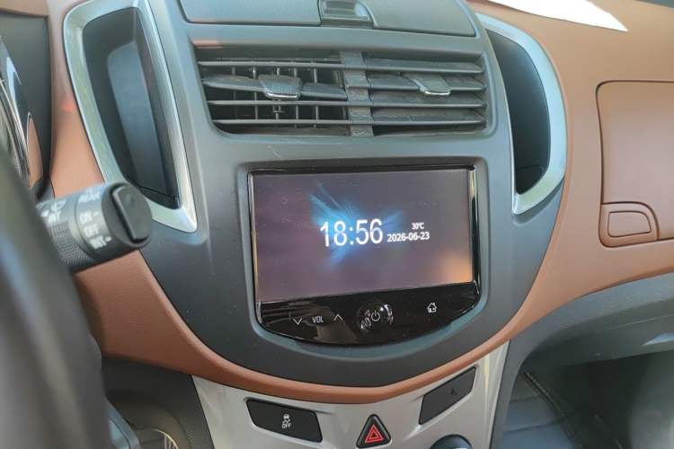 Used Chevrolet Trax 2016 1.4T Automatic Two-Wheel Drive Luxury Version Audio And AC Panel