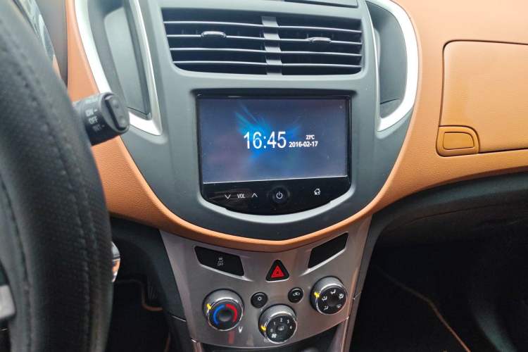 Used Chevrolet Trax 2016 1.4T Automatic Two-Wheel Drive Luxury Version Audio And AC Panel