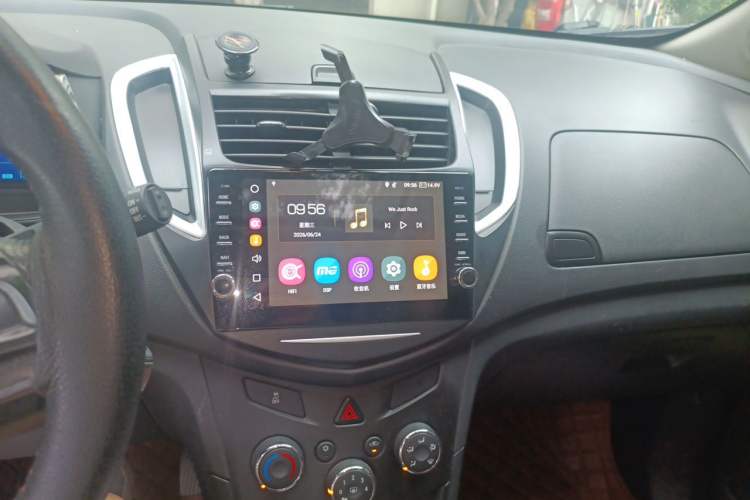 Used Chevrolet Trax 2016 1.4T Automatic Two-Wheel Drive Comfort Version with Sunroof Audio And AC Panel