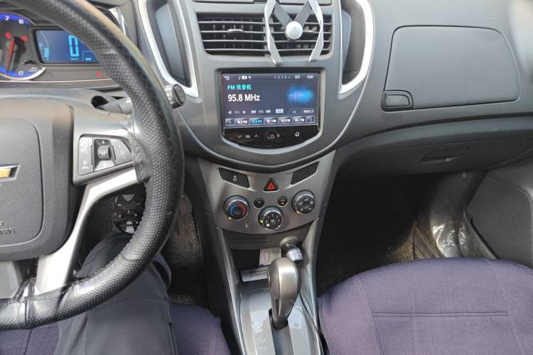 Used Chevrolet Trax 2016 1.4T Automatic Two-Wheel Drive Luxury Version Audio And AC Panel