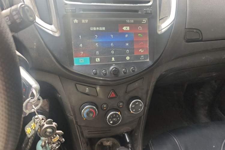 Used Chevrolet Trax 2016 1.4T Automatic Two-Wheel Drive Comfort Version with Sunroof Audio And AC Panel