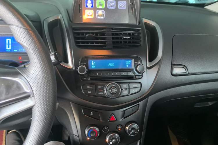 Used Chevrolet Trax 2016 1.4T Manual Two-Wheel Drive Comfort Version with Sunroof Audio And AC Panel