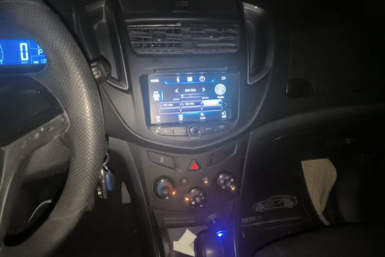 Used Chevrolet Trax 2016 1.4T Automatic Two-Wheel Drive Comfort Version with Sunroof Audio And AC Panel