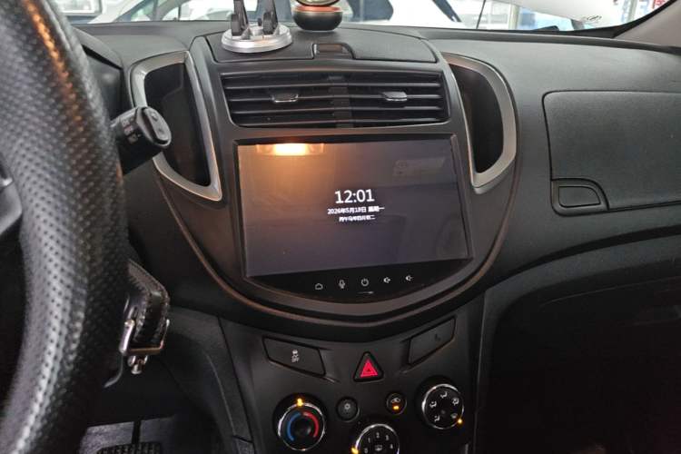 Used Chevrolet Trax 2016 1.4T Automatic Two-Wheel Drive Comfort Version with Sunroof Audio And AC Panel