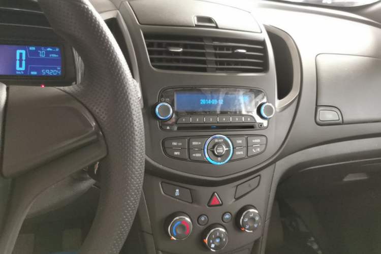 Used Chevrolet Trax 2016 1.4T Manual Two-Wheel Drive Comfort Version with Sunroof Audio And AC Panel