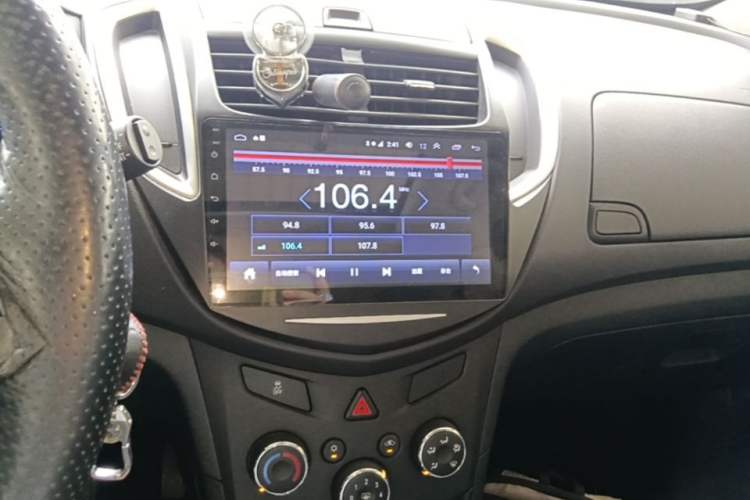 Used Chevrolet Trax 2016 1.4T Automatic Two-Wheel Drive Comfort Version with Sunroof Audio And AC Panel