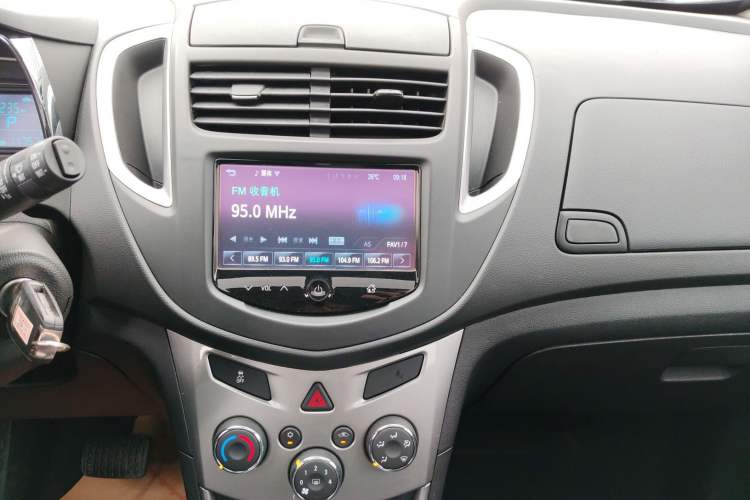 Used Chevrolet Trax 2016 1.4T Automatic Two-Wheel Drive Luxury Version Audio And AC Panel