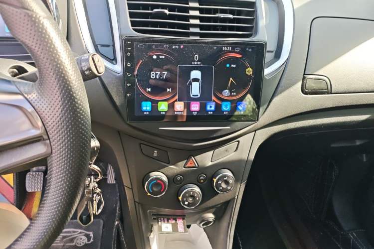 Used Chevrolet Trax 2016 1.4T Manual Two-Wheel Drive Comfort Version with Sunroof Audio And AC Panel
