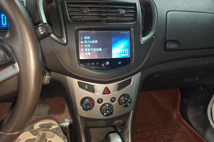 Used Chevrolet Trax 2016 1.4T Automatic Two-Wheel Drive Luxury Version Audio And AC Panel