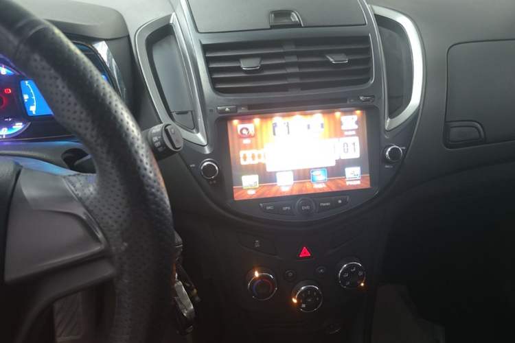Used Chevrolet Trax 2016 1.4T Automatic Two-Wheel Drive Comfort Version with Sunroof Audio And AC Panel