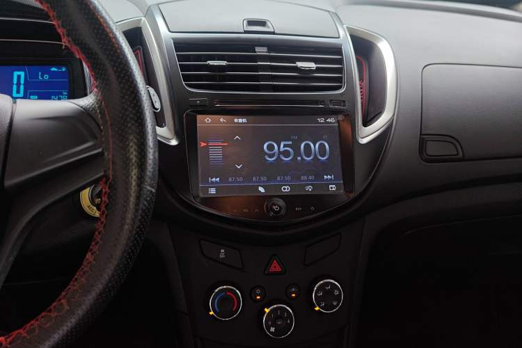 Used Chevrolet Trax 2016 1.4T Manual Two-Wheel Drive Comfort Version with Sunroof Audio And AC Panel