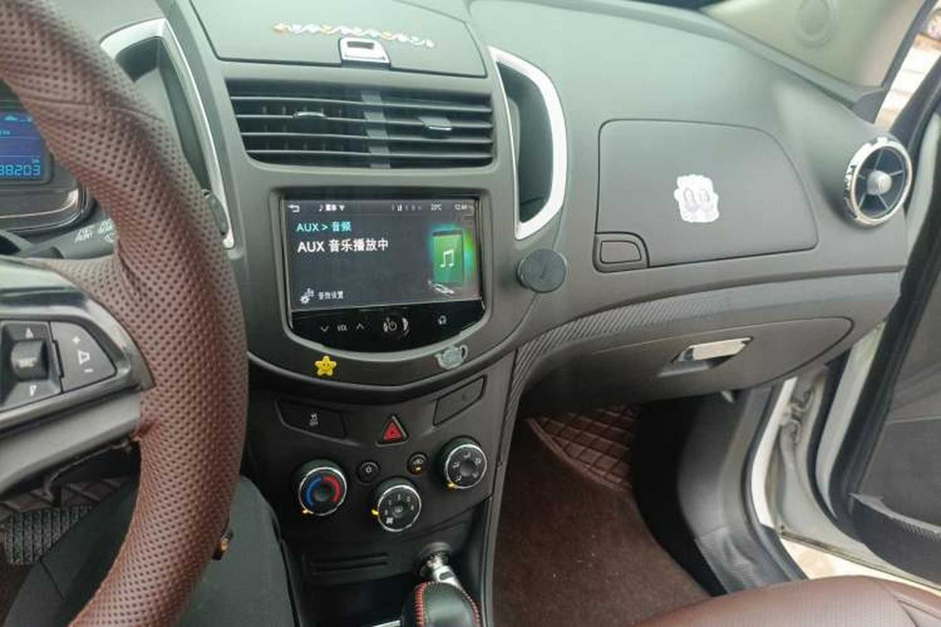 Used Chevrolet Trax 2016 1.4T Automatic Two-Wheel Drive Comfort Version with Sunroof Audio And AC Panel
