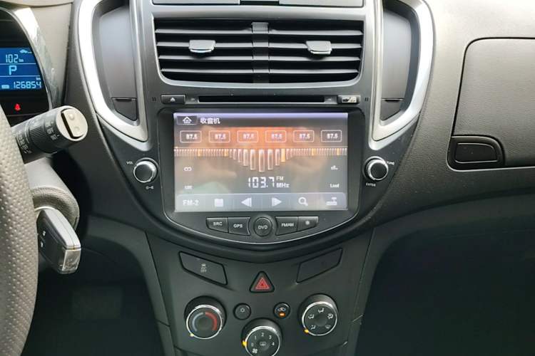Used Chevrolet Trax 2016 1.4T Automatic Two-Wheel Drive Comfort Version with Sunroof Audio And AC Panel