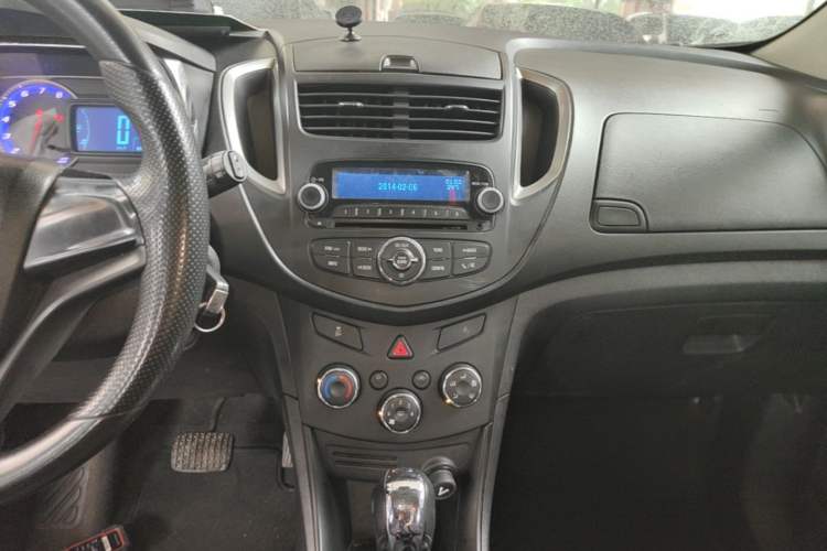 Used Chevrolet Trax 2016 1.4T Automatic Two-Wheel Drive Comfort Version with Sunroof Audio And AC Panel
