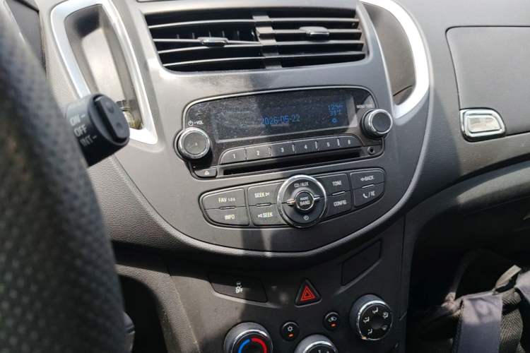 Used Chevrolet Trax 2016 1.4T Automatic Two-Wheel Drive Comfort Version with Sunroof Audio And AC Panel