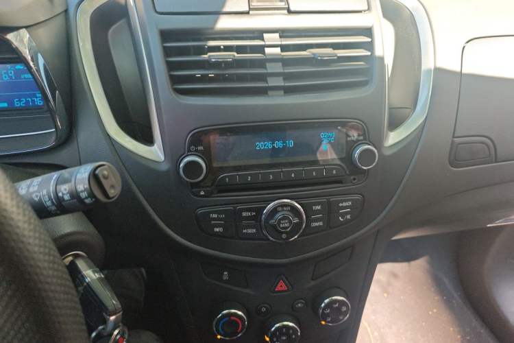 Used Chevrolet Trax 2016 1.4T Manual Two-Wheel Drive Comfort Version with Sunroof Audio And AC Panel