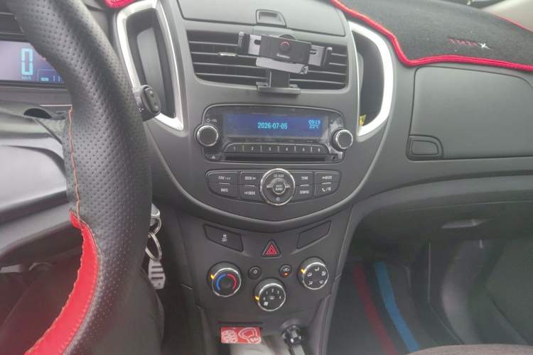 Used Chevrolet Trax 2016 1.4T Manual Two-Wheel Drive Comfort Version with Sunroof Audio And AC Panel