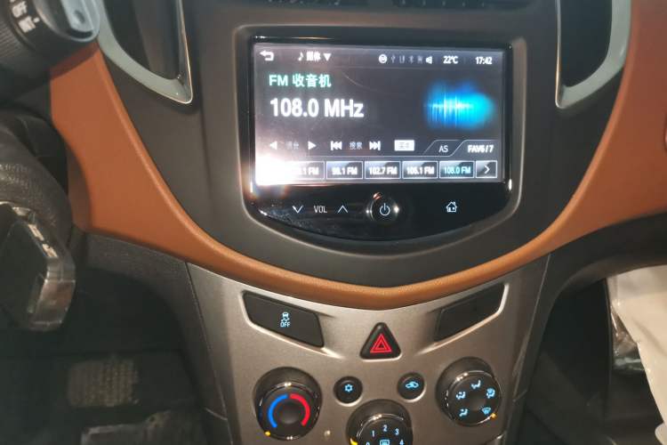 Used Chevrolet Trax 2016 1.4T Automatic 4x4 Flagship Model Audio And AC Panel