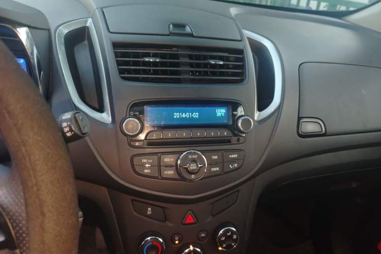 Used Chevrolet Trax 2016 1.4T Automatic Two-Wheel Drive Comfort Version with Sunroof Audio And AC Panel