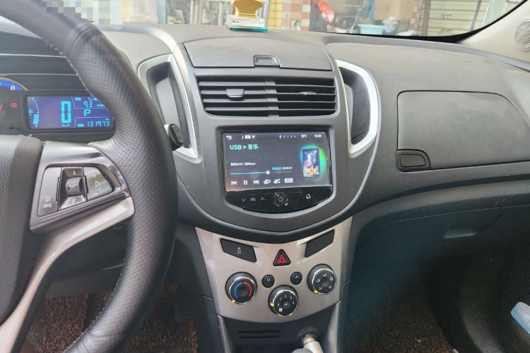Used Chevrolet Trax 2016 1.4T Automatic Two-Wheel Drive Luxury Version Audio And AC Panel