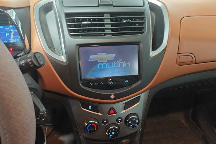 Used Chevrolet Trax 2016 1.4T Automatic Two-Wheel Drive Luxury Version Audio And AC Panel