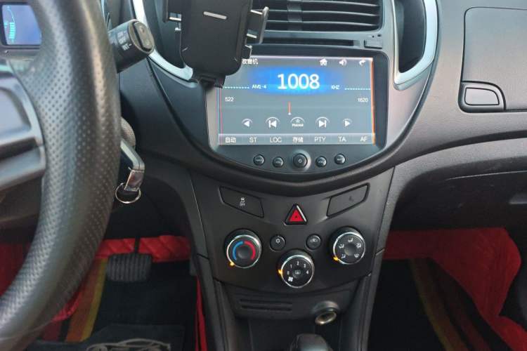 Used Chevrolet Trax 2016 1.4T Automatic Two-Wheel Drive Comfort Version with Sunroof Audio And AC Panel