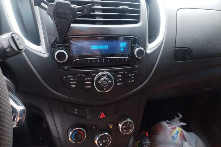 Used Chevrolet Trax 2016 1.4T Manual Two-Wheel Drive Comfort Version with Sunroof Audio And AC Panel