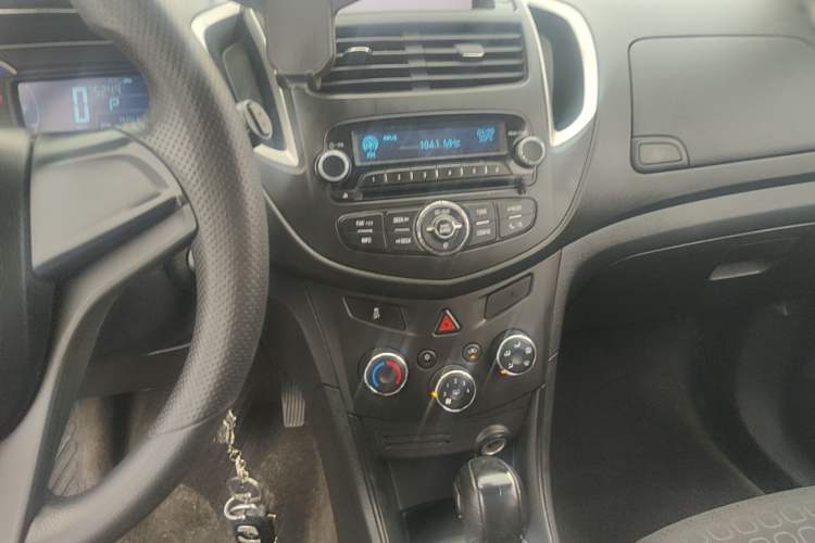 Used Chevrolet Trax 2016 1.4T Automatic Two-Wheel Drive Comfort Version with Sunroof Audio And AC Panel